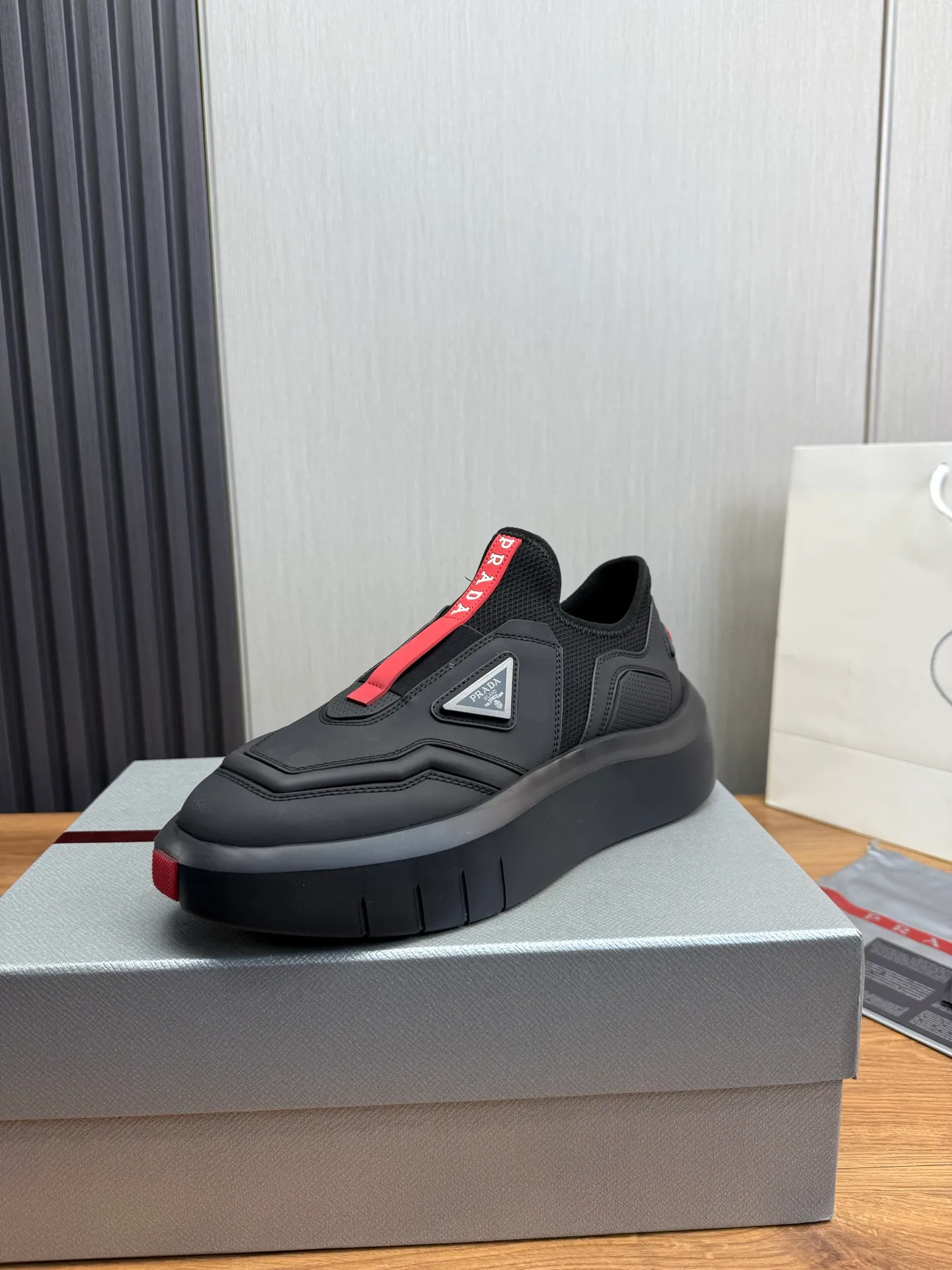Men's shoes 💰620💰 [PRADA] Autumn and winter hot men's shoes are shipped 👏Official website synchronized ⬆️Original fly-woven cowhide fabric + cowhide lining, 1⃣️:1⃣️reproduction, original sole, 38-45 (45. Customized, non-refundable)
